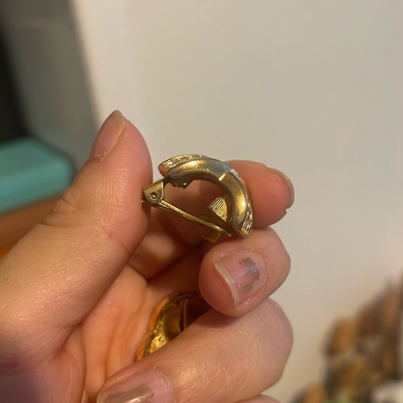 Christian Dior Oversized Gold Plated Clip on earrings - Picture 8 of 9